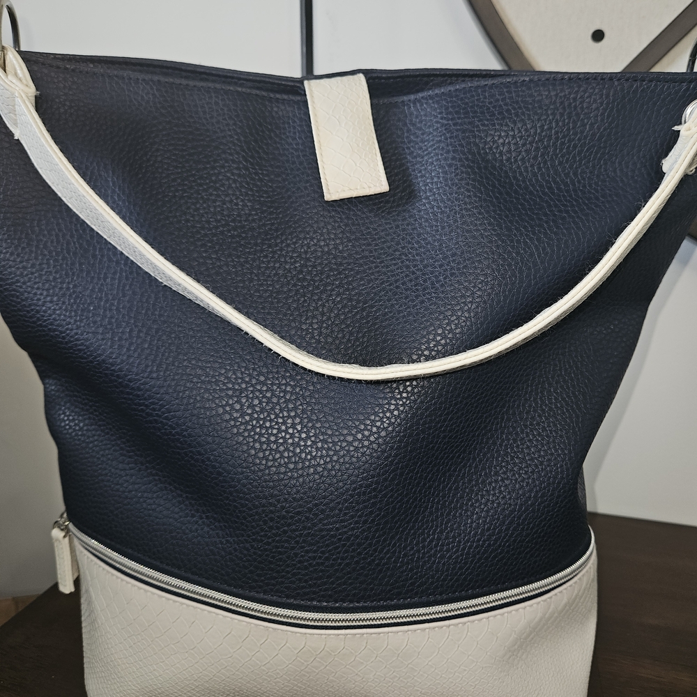 Jessica London brand vintage-style leather purse in blue and white